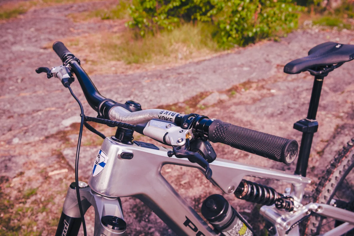 Handlebar and riding position